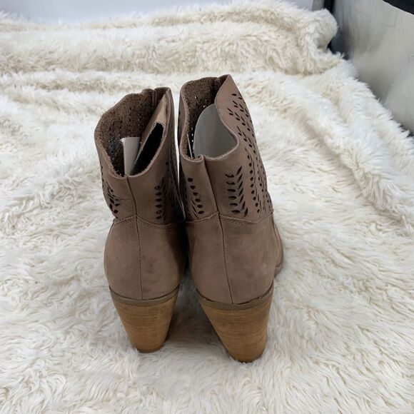 Nwot Coolway Tan Heeled Booties. Size 9. - Picture 3 of 9